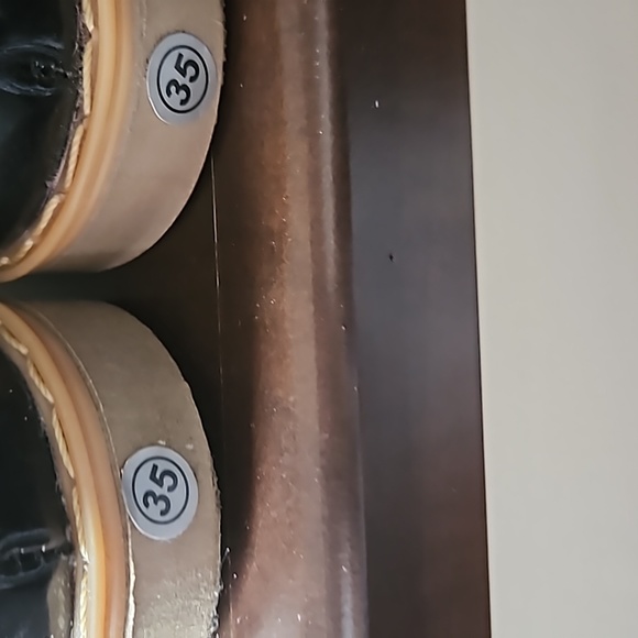 Montreal based Ana Maria Dessin Oxford style shoes - Picture 3 of 6